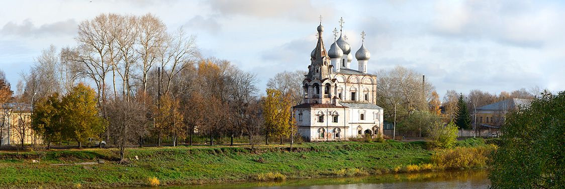 Церковь Иоанна Златоуста на левом берегу реки Вологды